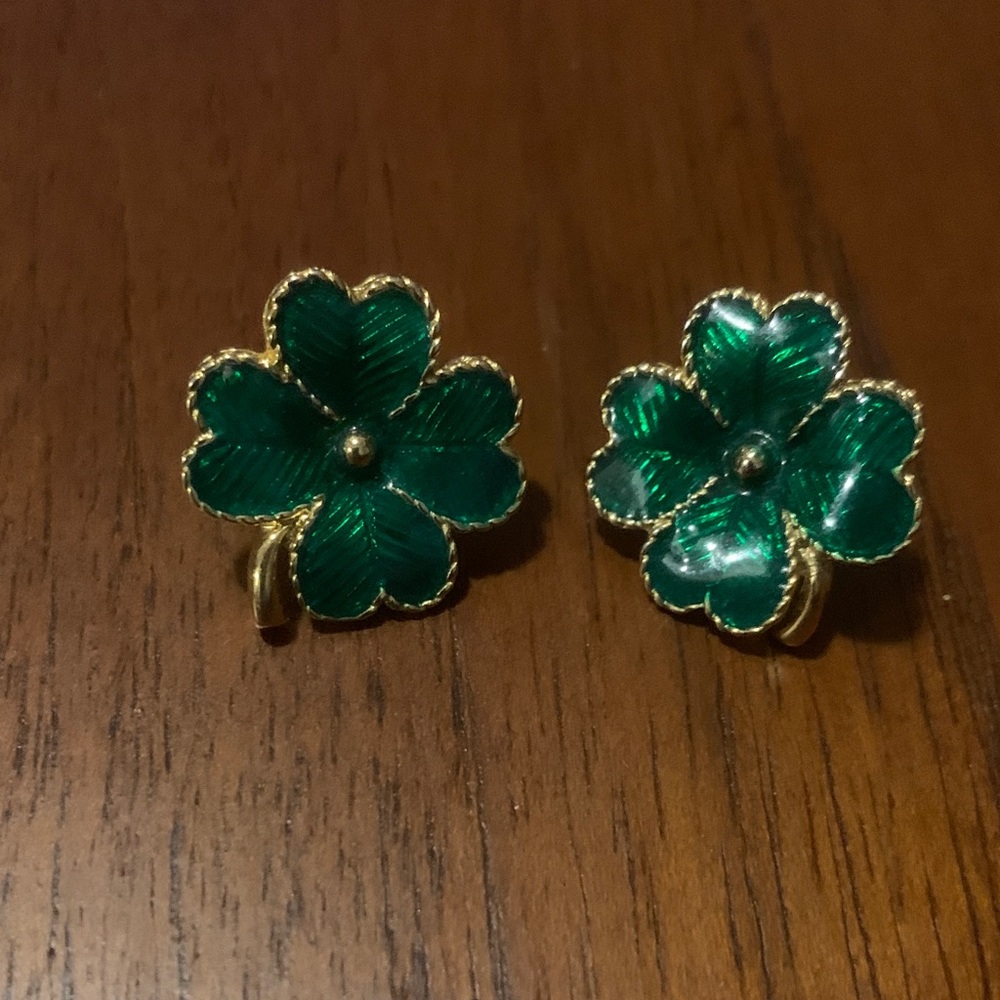Avon vintage Green 4 Leaf Clover Earrings